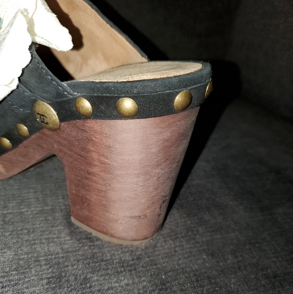 Authentic vintage Chanel Mule Clogs- like new condition - Picture 7 of 11